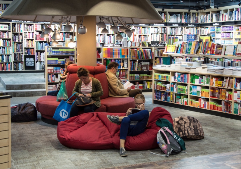 ecommerce-LA SEYNE SUR MER-min_books_bookstore_book_reader_readers_reading_shop_sale_books-849006